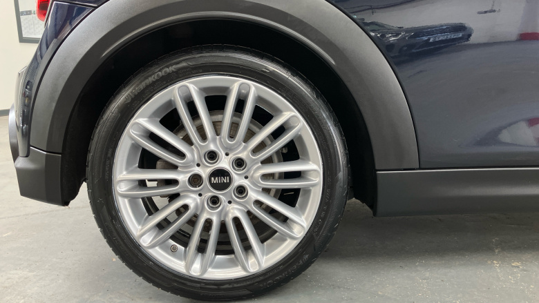 MINI Hatchback 2.0 Cooper S Exclusive 3dr Auto Petrol Hatchback